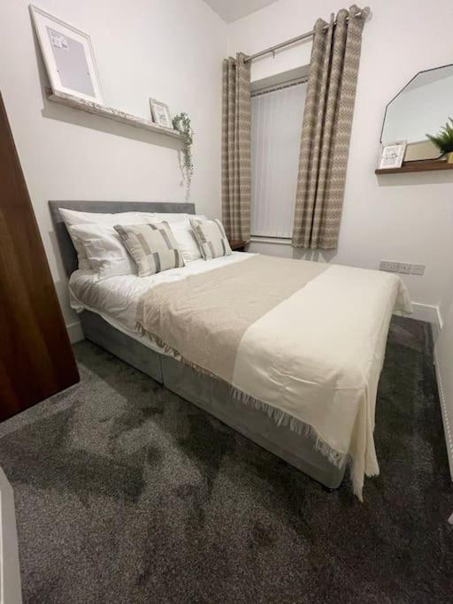 Modern, Spacious And Central Location Aberdare Kültér fotó
