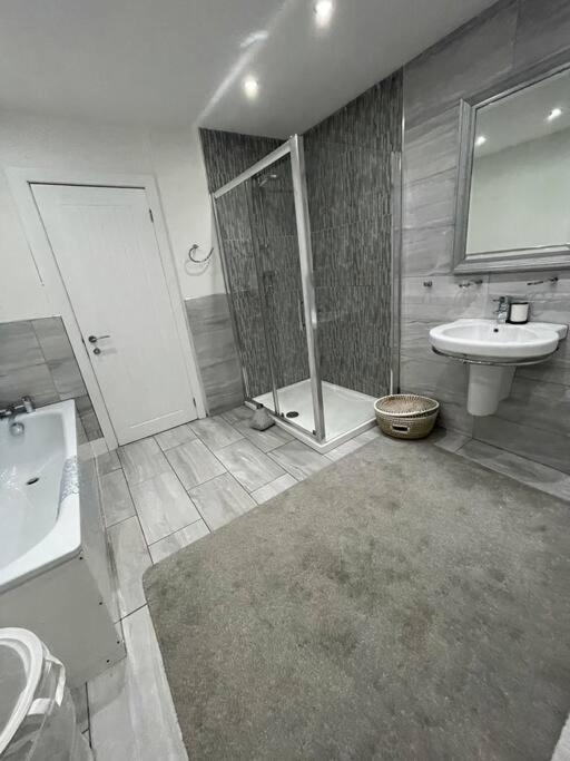 Modern, Spacious And Central Location Aberdare Kültér fotó